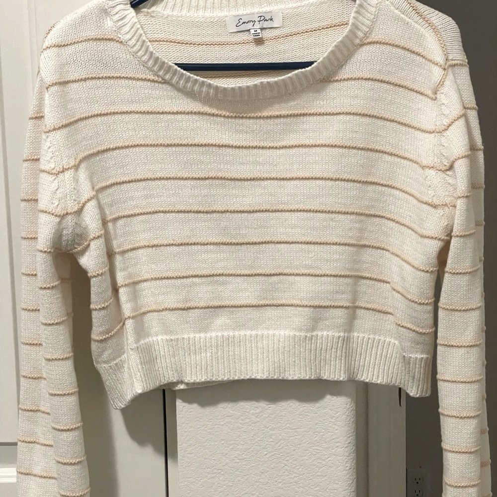 Cropped sweater with thin stripes